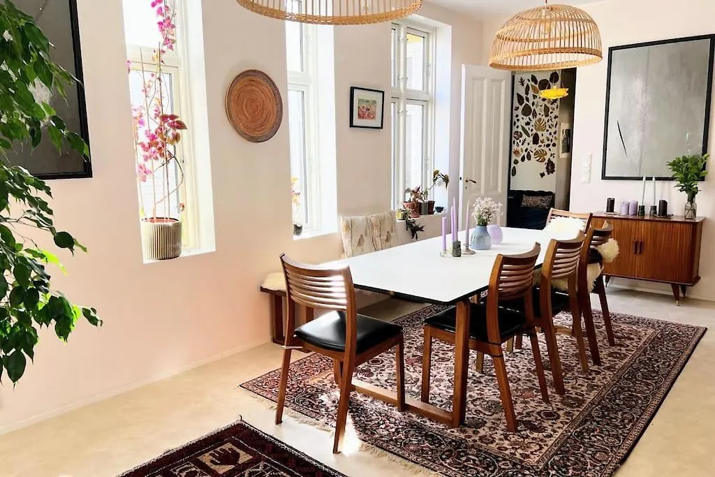 Spacious Historical Art Oasis In The City Center Bergen