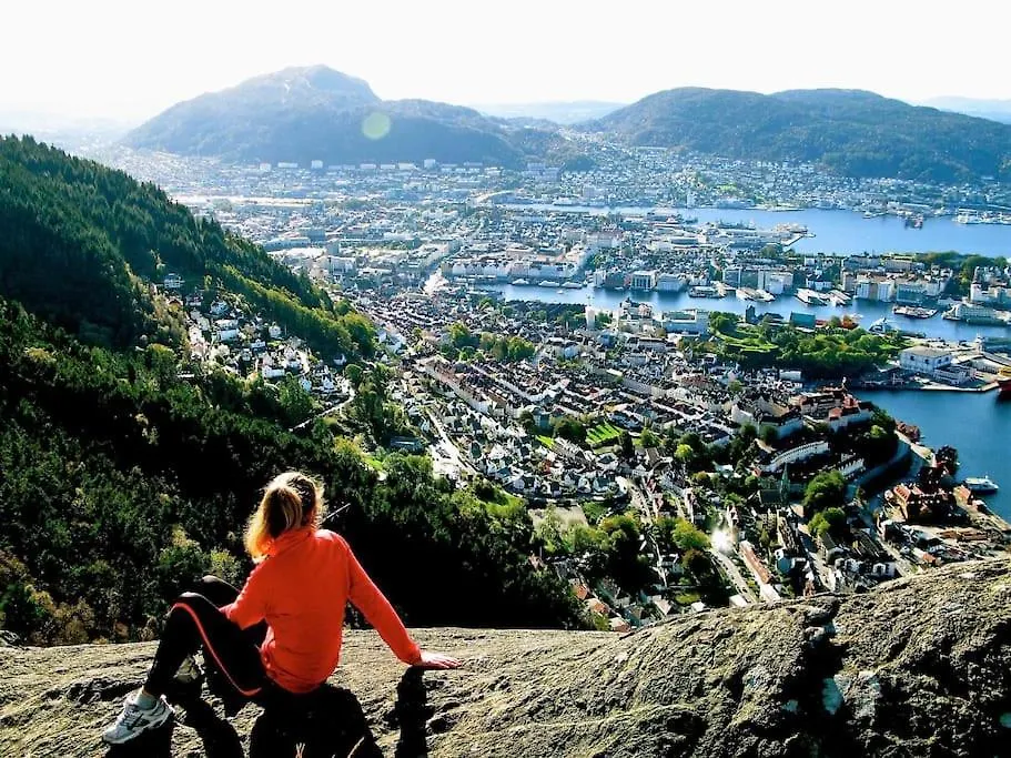 Spacious Historical Art Oasis In The City Center Bergen